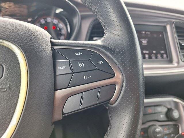 Used 2019 Granite Pearlcoat Dodge SXT image 17