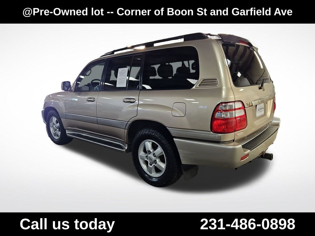 Used 2004  Toyota Base image 3