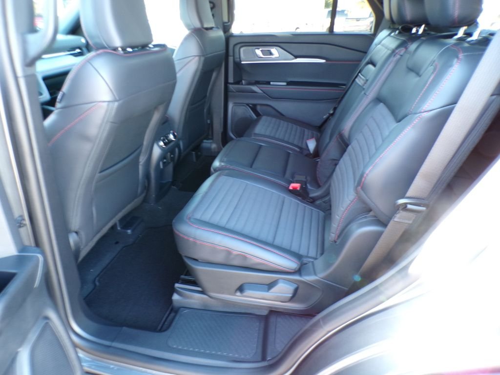 New 2026 Carbonized Gray Metallic Ford ST-Line image 26