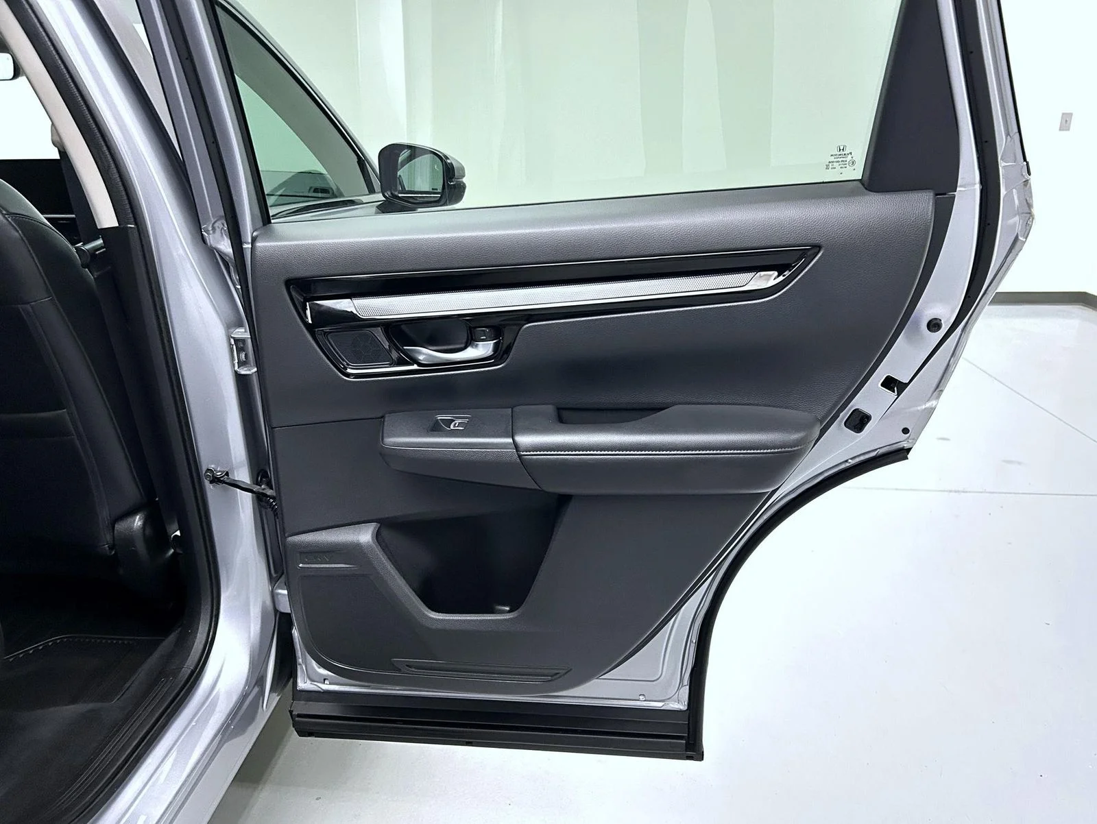 Used 2024 Silver Honda EX-L image 17