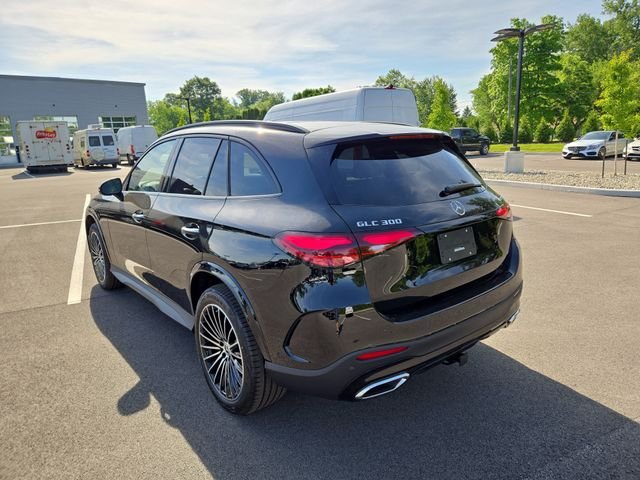 New 2026 Black Mercedes-Benz GLC300 image 5
