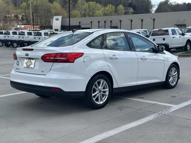 Used 2018 Oxford White Ford SE image 20