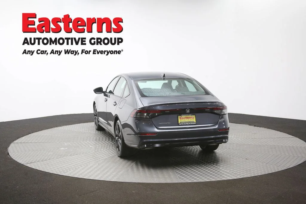 Used 2025 Gray Honda SE image 36