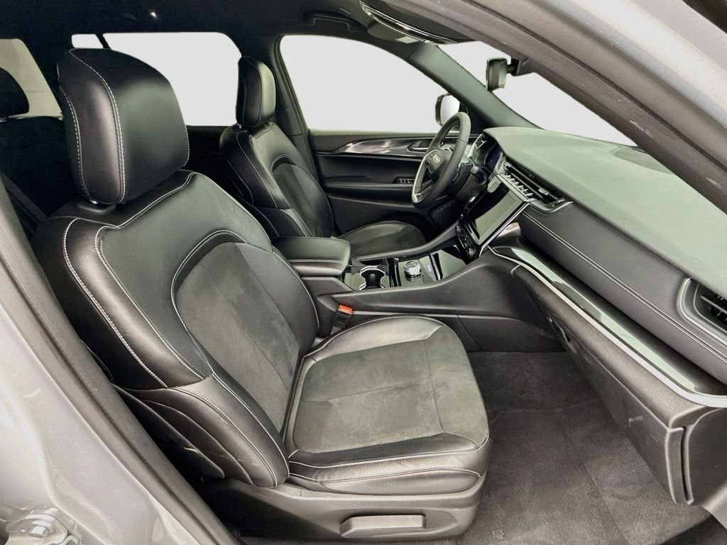 Used 2023 Silver Jeep Altitude X image 18