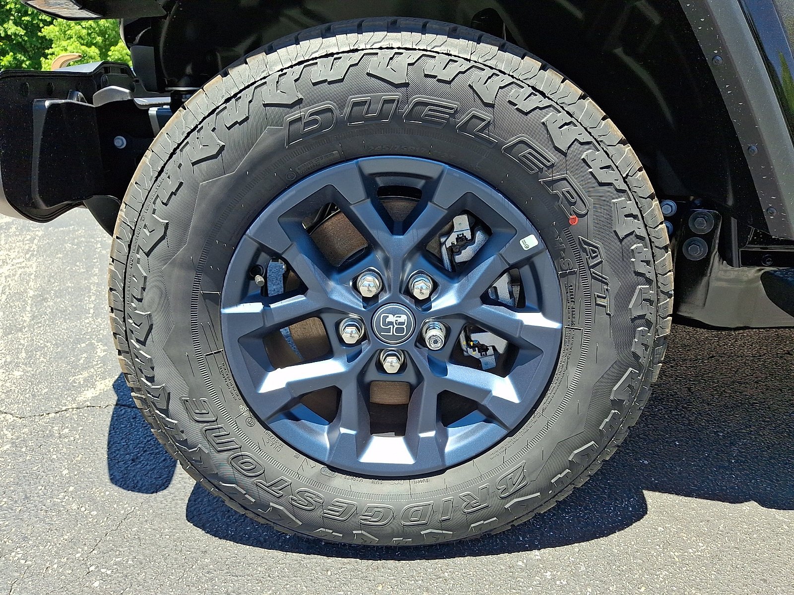 New 2026 Black Clear-Coat Exterior Paint Jeep 85th Anniversary Edition image 5