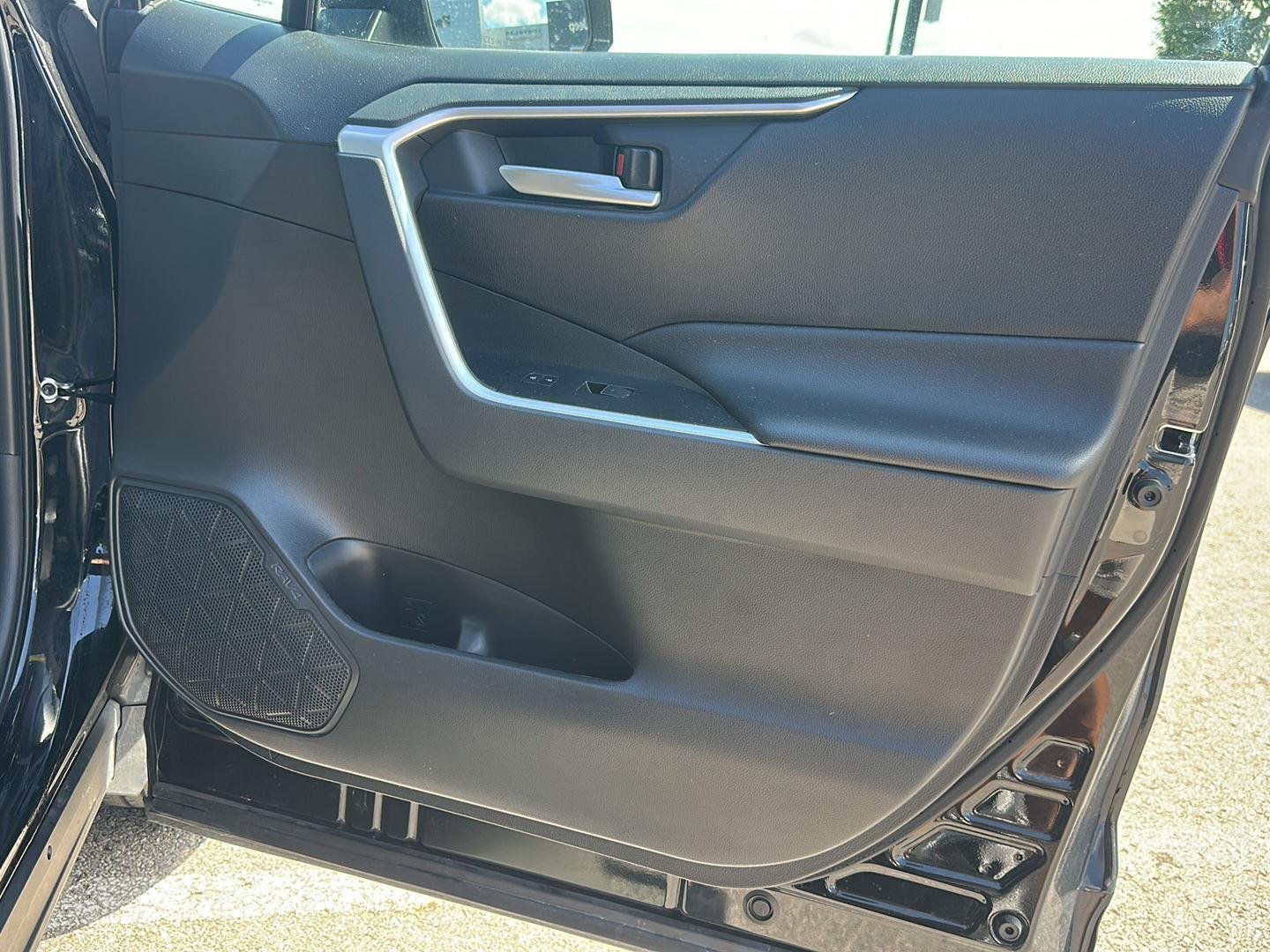 Used 2025 Midnight Black Metallic Toyota XLE image 28