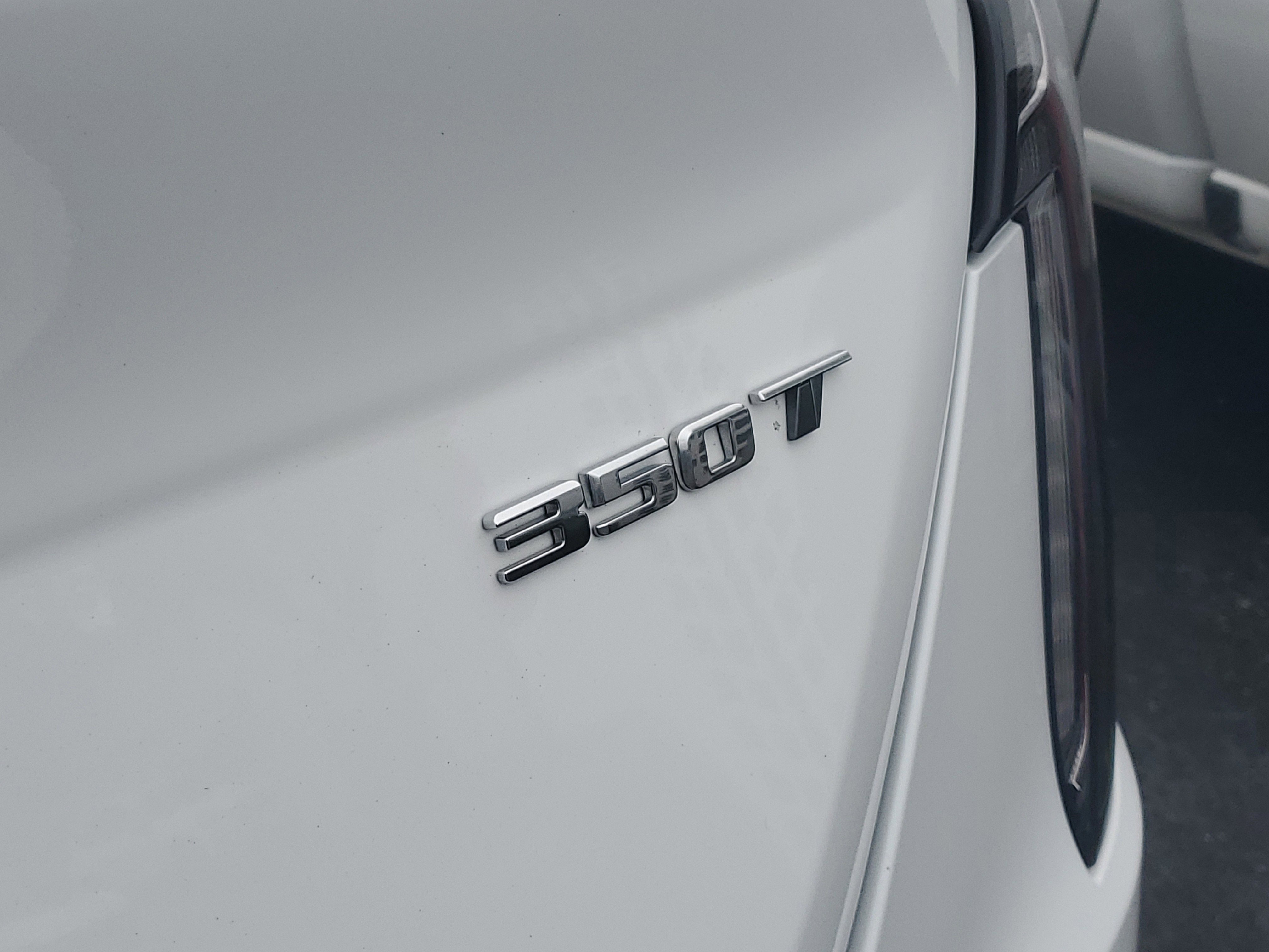 Used 2020 Summit White Cadillac Sport image 9