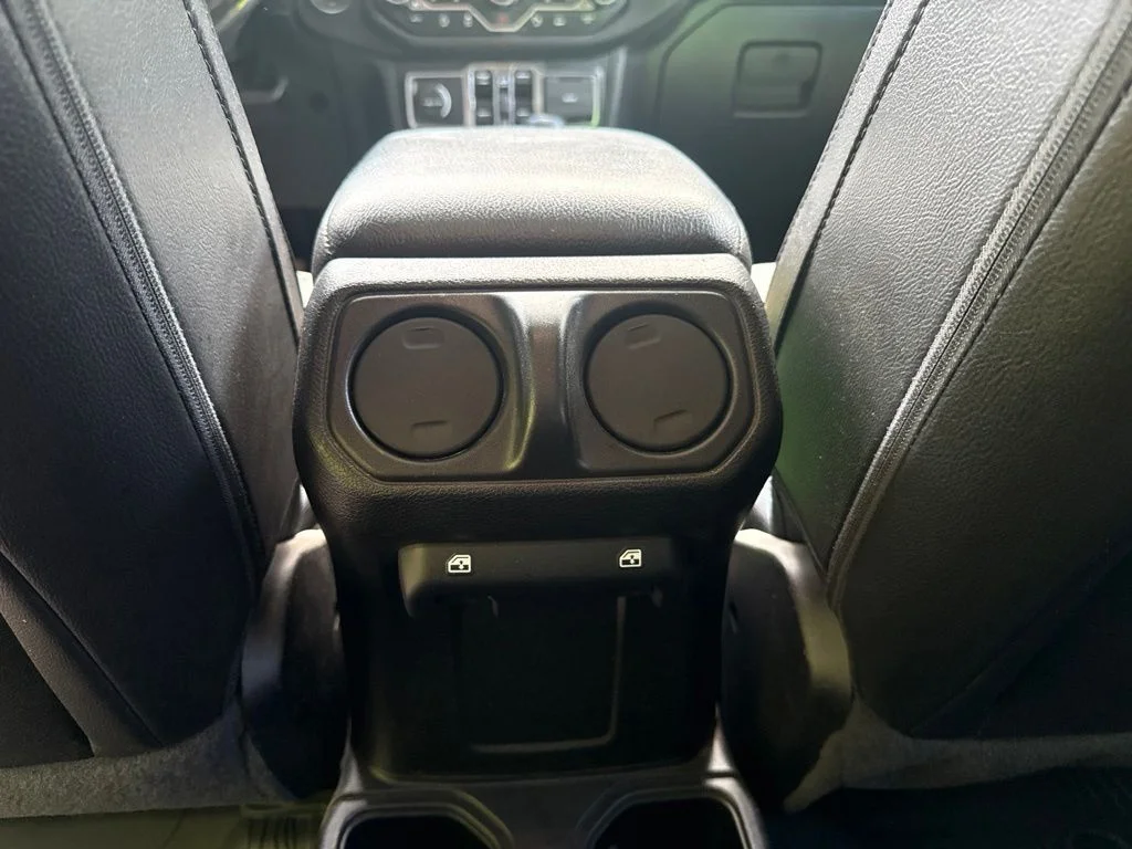 Used 2021 Gray Jeep  image 18
