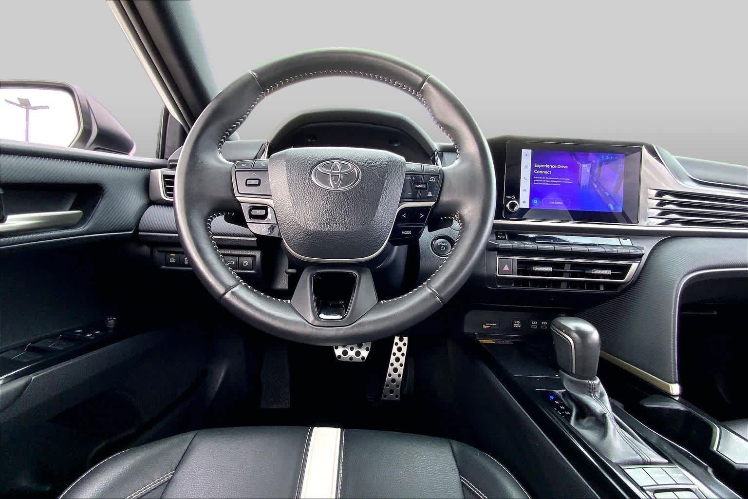 Used 2025 Ice Cap Toyota SE image 6