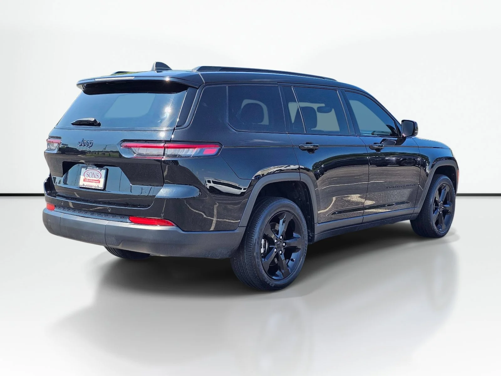 Used 2024 Diamond Black Crystal Pearlcoat Jeep Altitude image 8