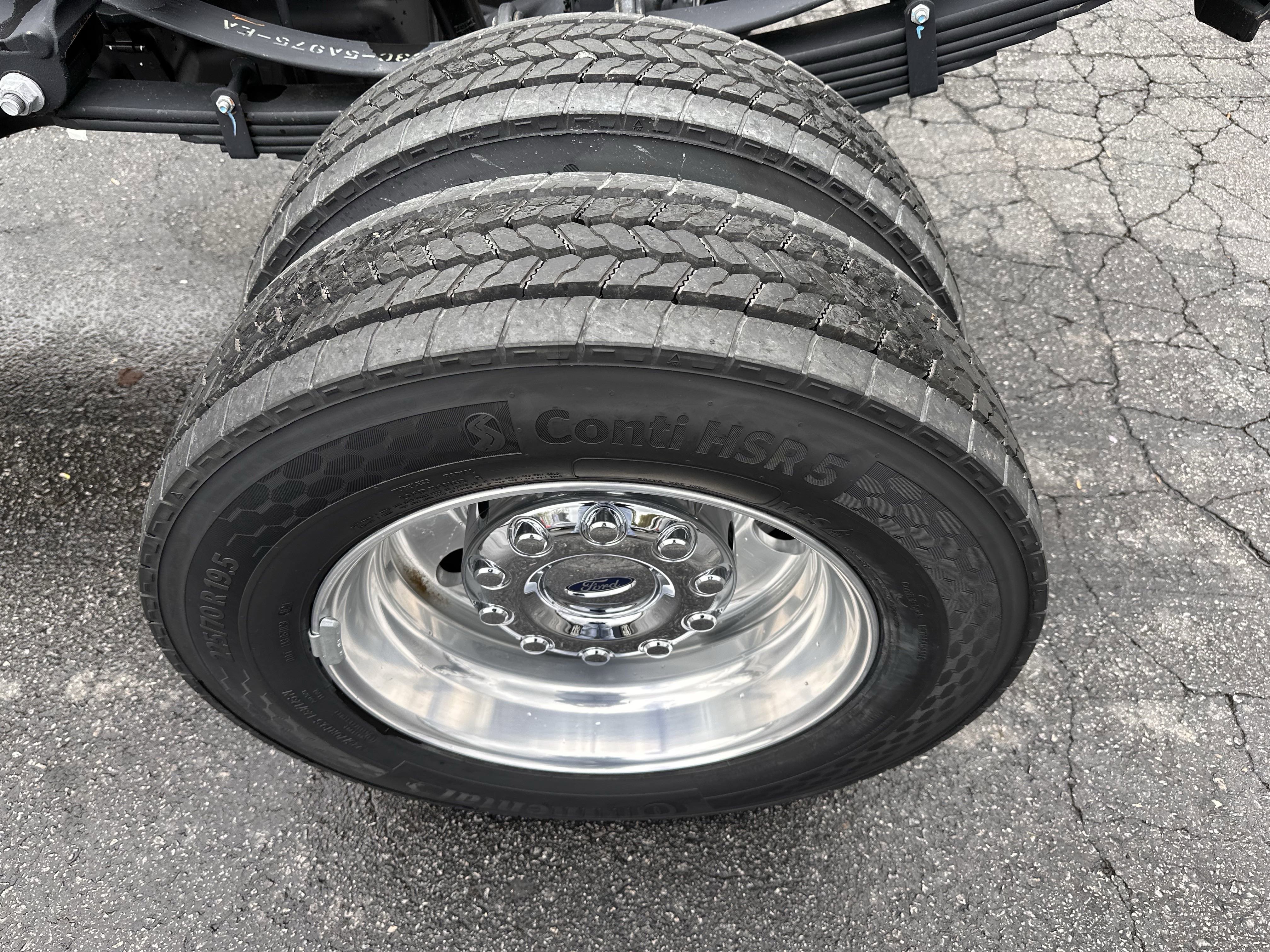 2025 Ford F-550 Super Duty Chassis Cab XLT - Photo 22