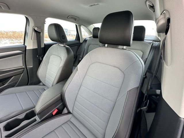 2025 Volkswagen Jetta SE - Photo 24