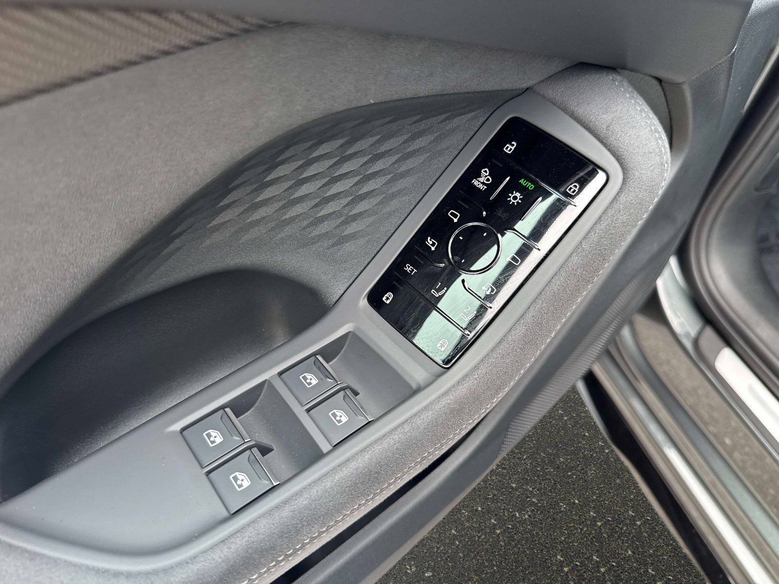 New 2026 Daytona Gray Pearl Effect Audi Premium Plus image 17