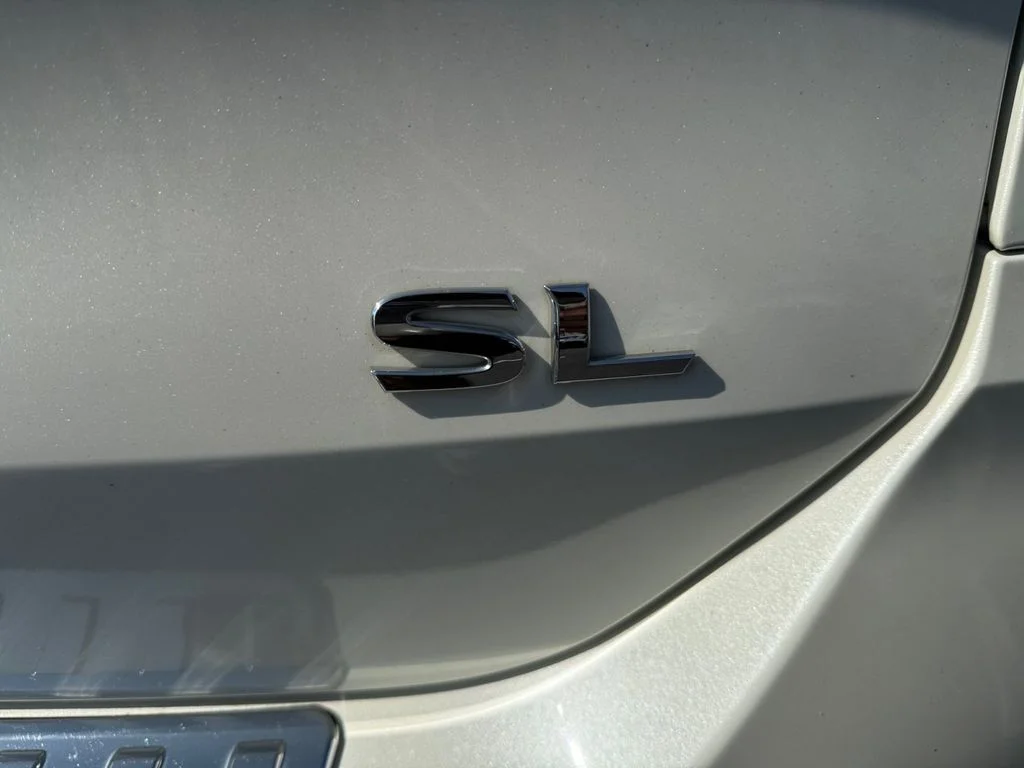 Used 2018 White Nissan SL image 29