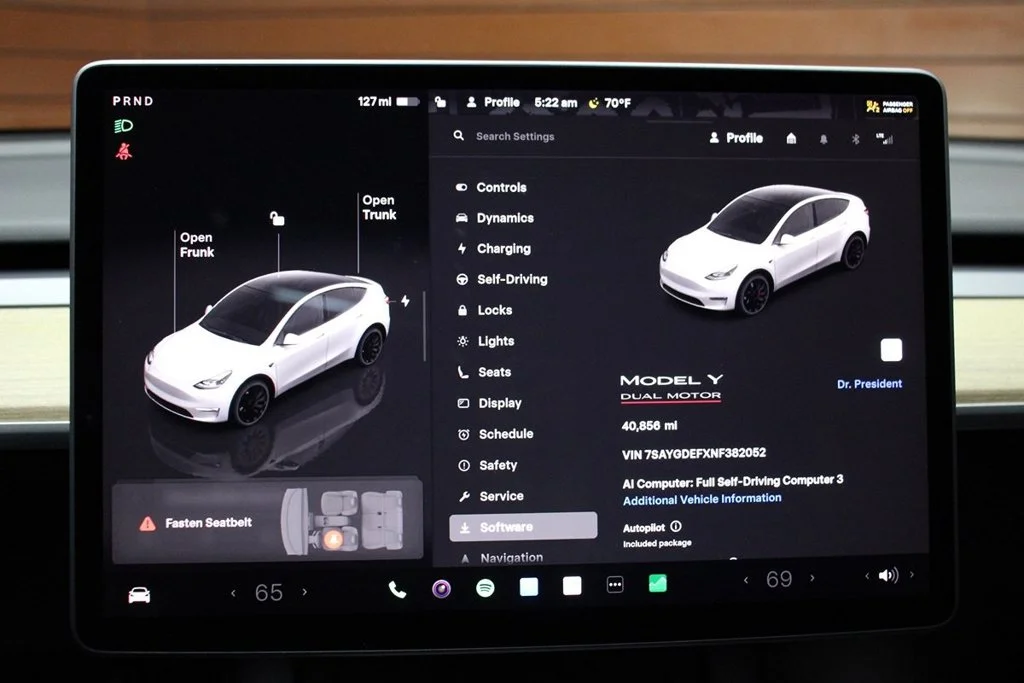 Used 2022 Pearl White Multi-Coat Tesla Performance image 16
