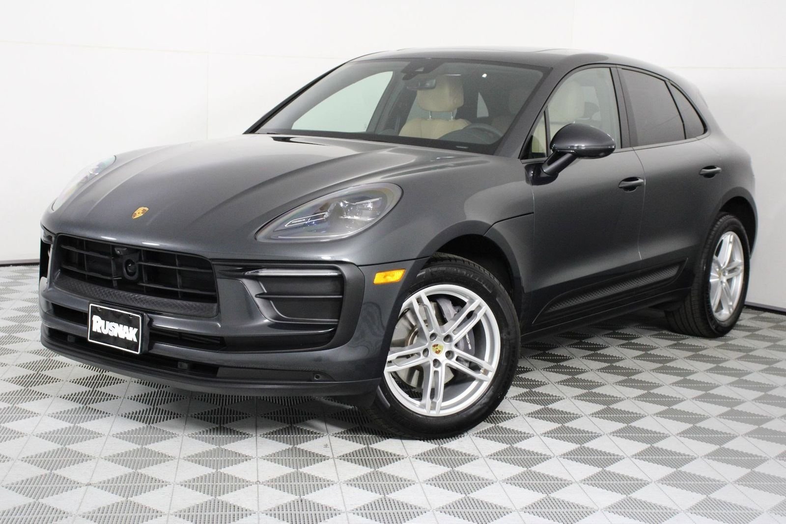 2026 Porsche Macan -'s photo