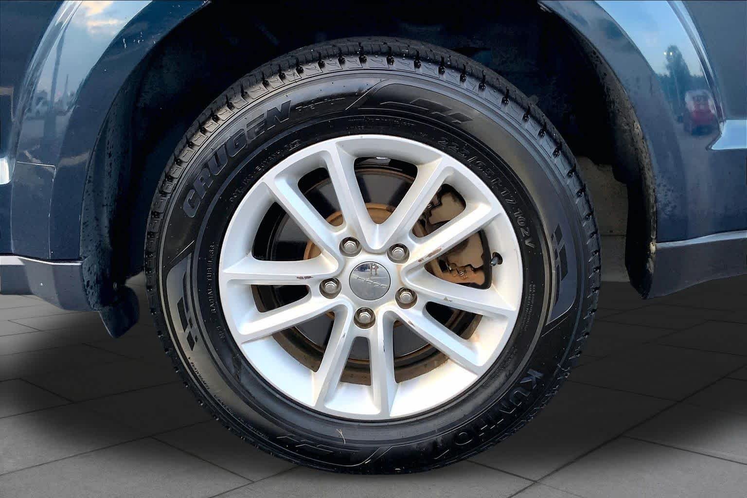 Used 2014 Fathom Blue Pearlcoat Dodge SXT image 10