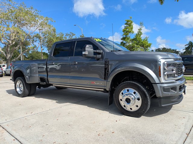 2025 Ford Super Duty F-450 DRW Platinum