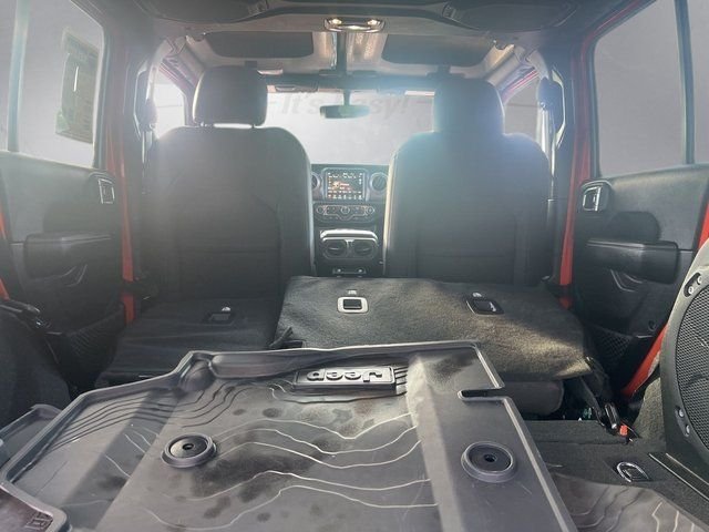 Used 2023  Jeep Sahara image 22