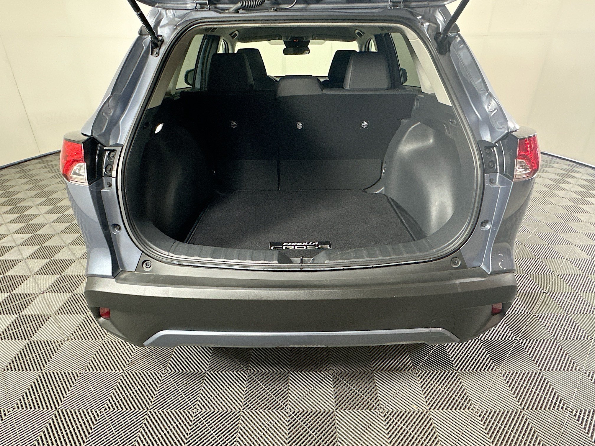 Used 2023 Celestite Toyota LE image 31