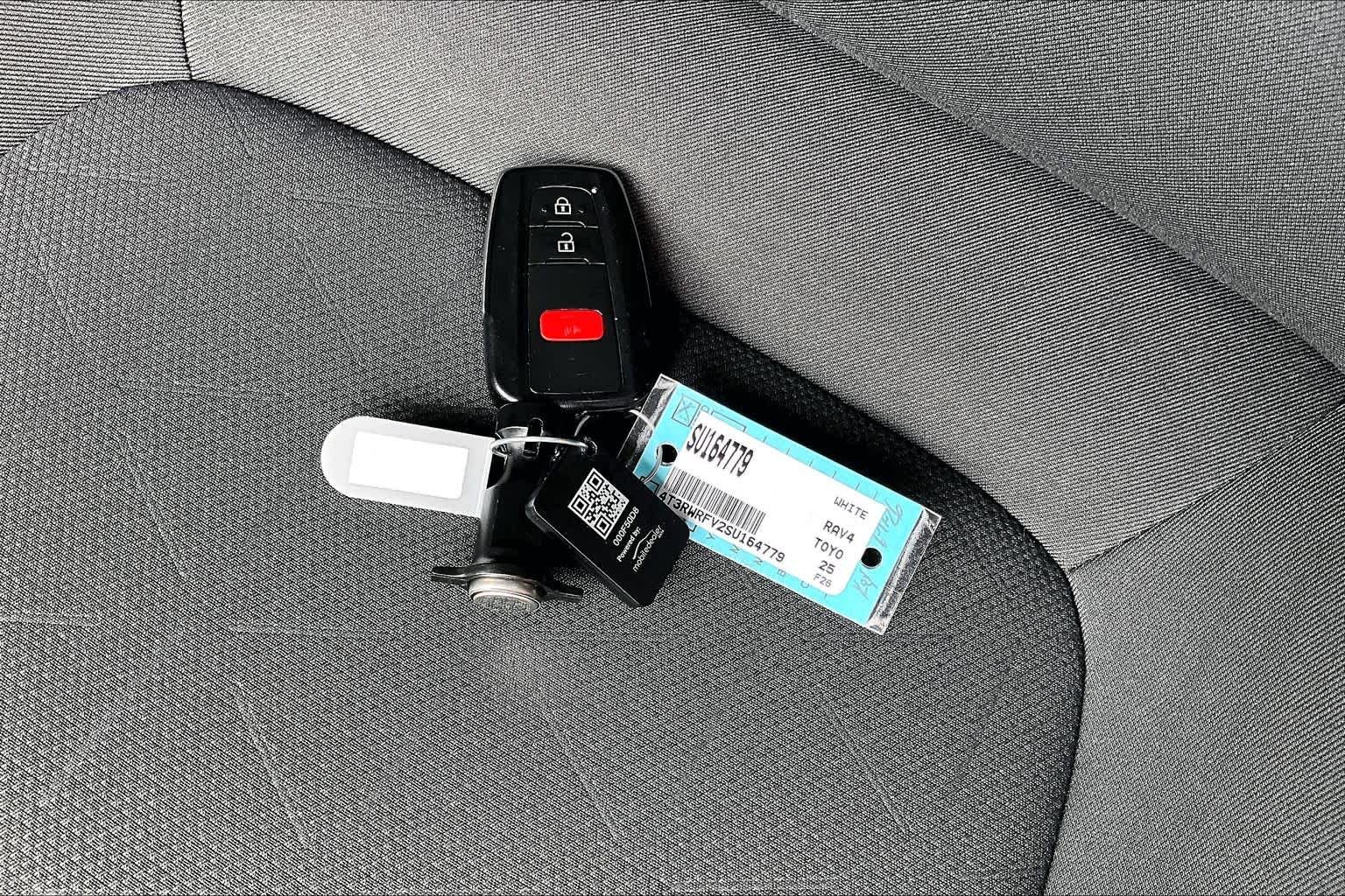 Used 2025 Ice Cap Toyota Hybrid XLE image 15