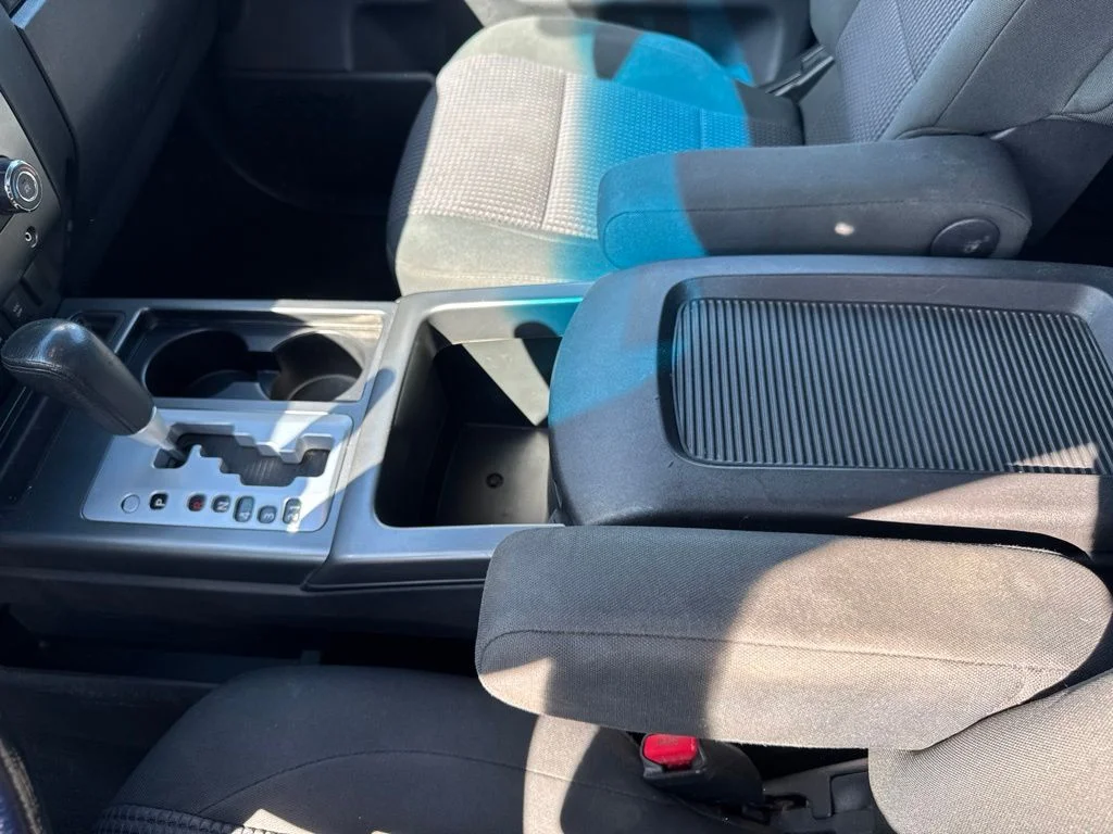 Used 2010 Silver Nissan SE image 20