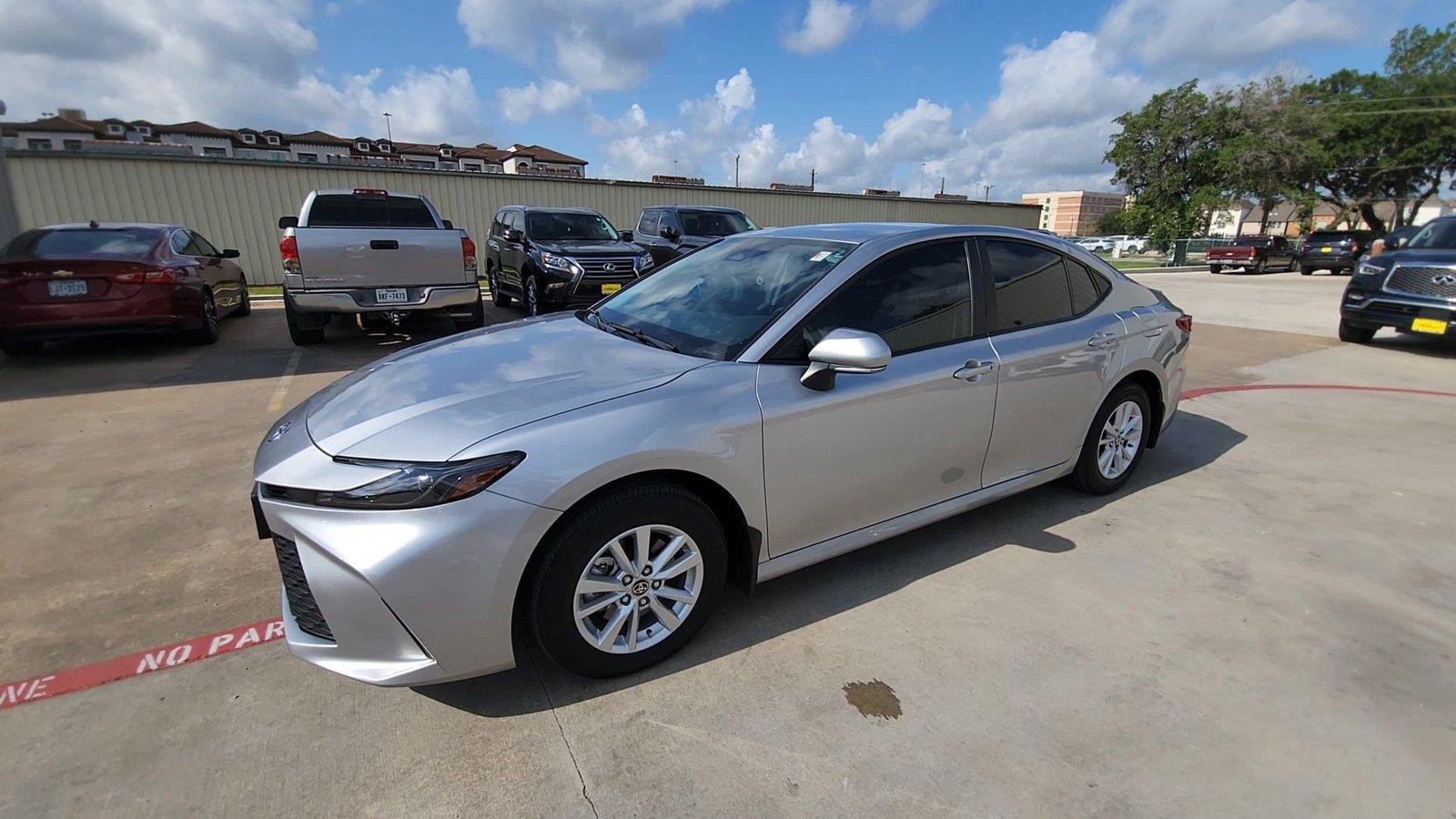 2025 Toyota Camry photo 4 of 34