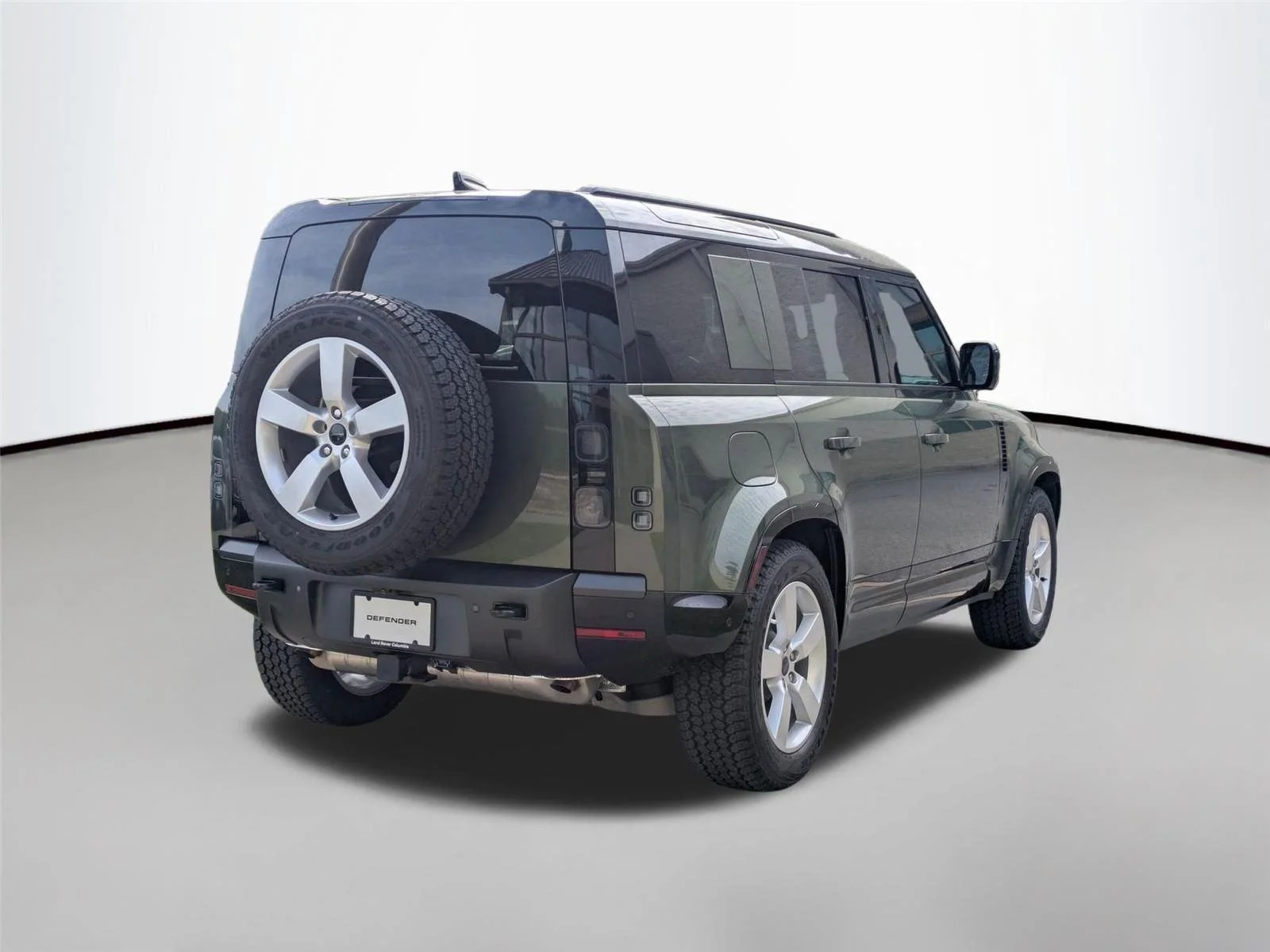 Used 2026 Woolstone Green Metallic Land Rover X-Dynamic SE image 5