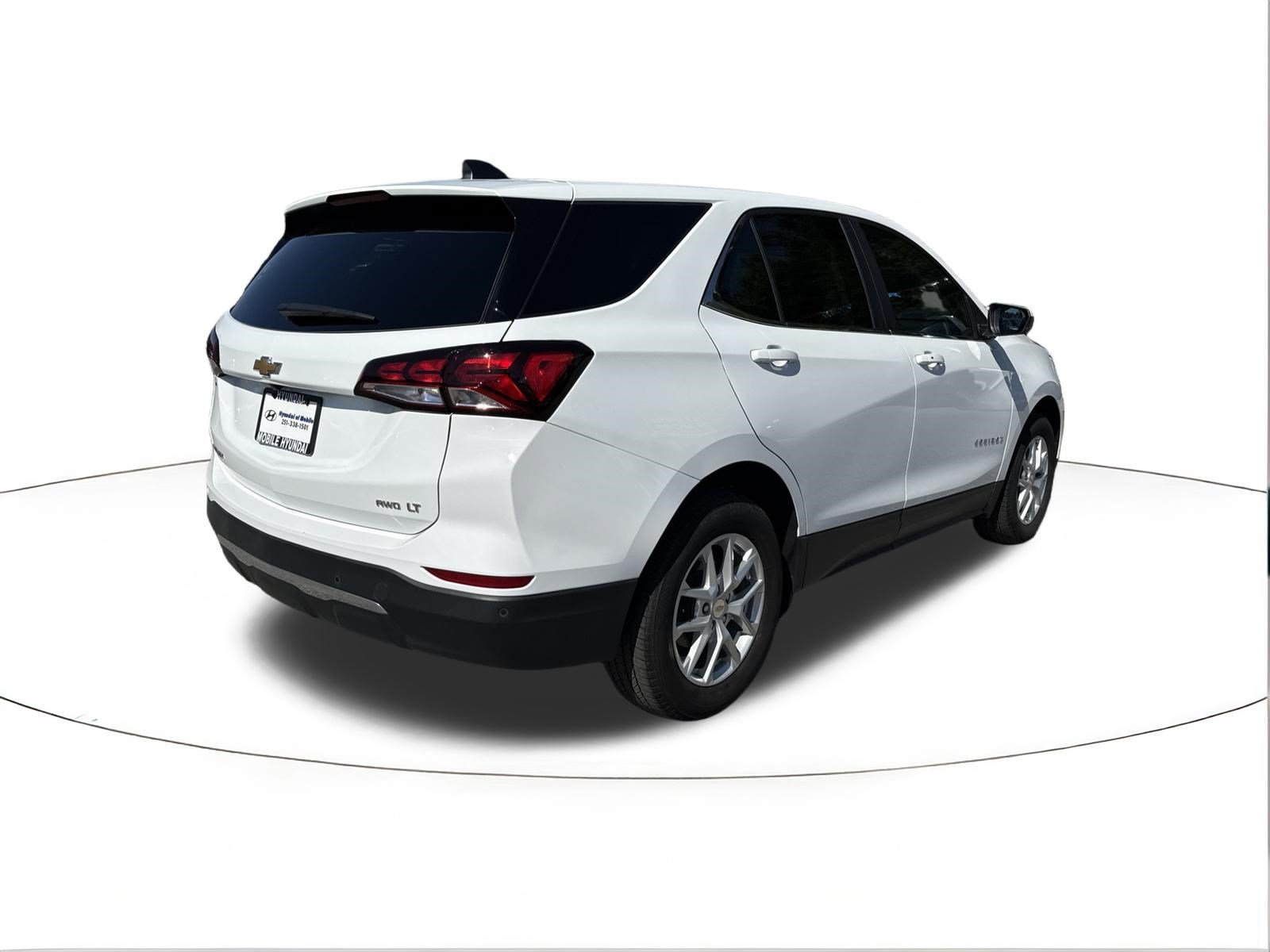 Used 2024 Summit White Chevrolet LT image 3
