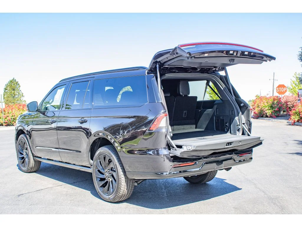 New 2026 Infinite Black Metallic Clearcoat Lincoln Reserve image 13