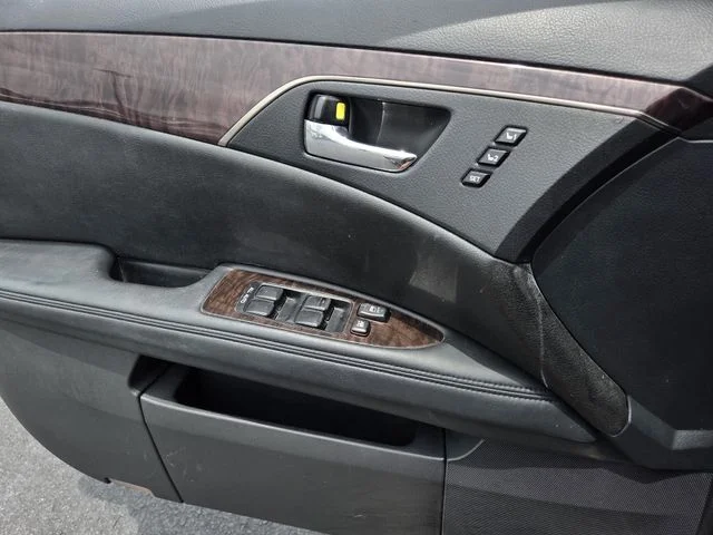 Used 2011 Black Toyota Limited image 14
