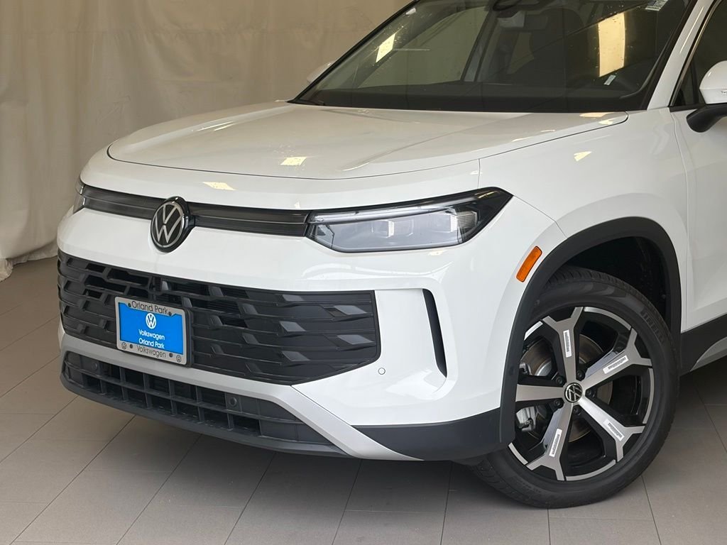 New 2026 Pure White Volkswagen SE image 2