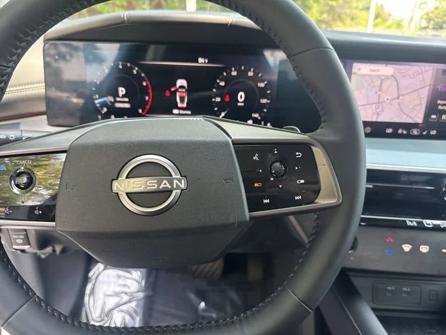 Used 2025 White Nissan SL image 18
