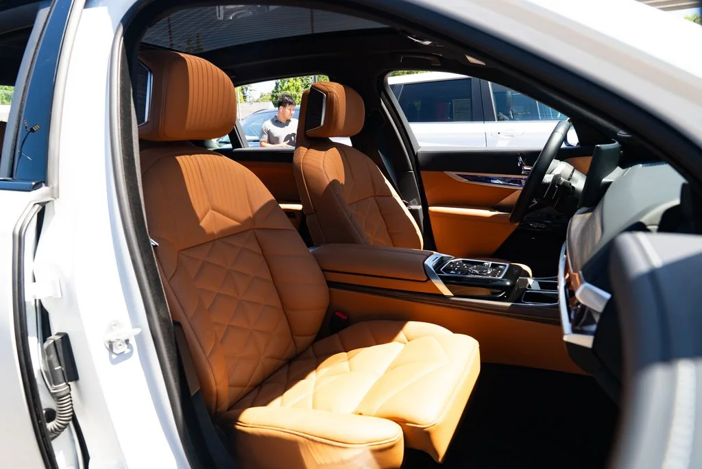 Used 2025 White BMW 740i xDrive image 27