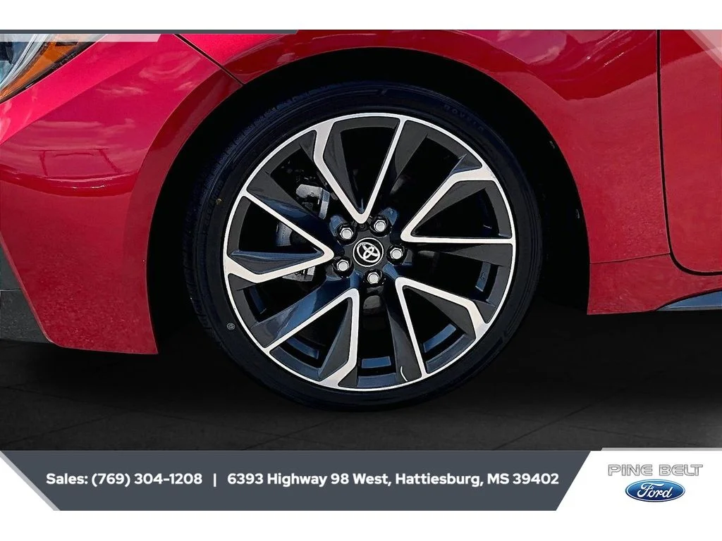 Used 2020 Barcelona Red Metallic Toyota SE image 7