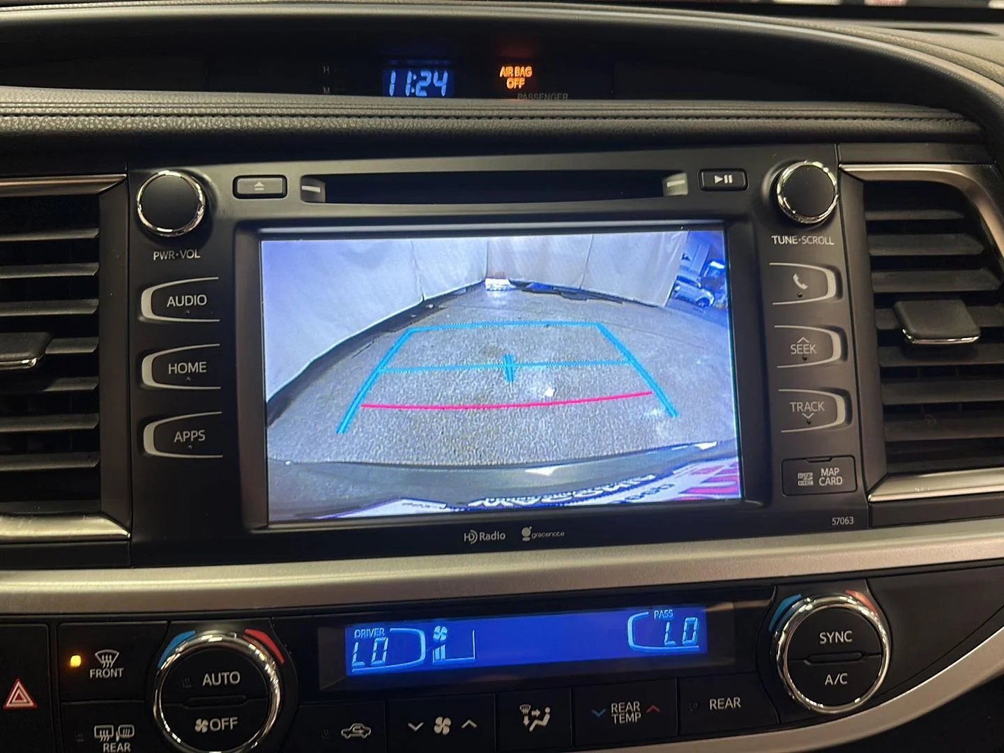 Used 2015 ALUMINA JADE METALLIC TOYOTA XLE image 22