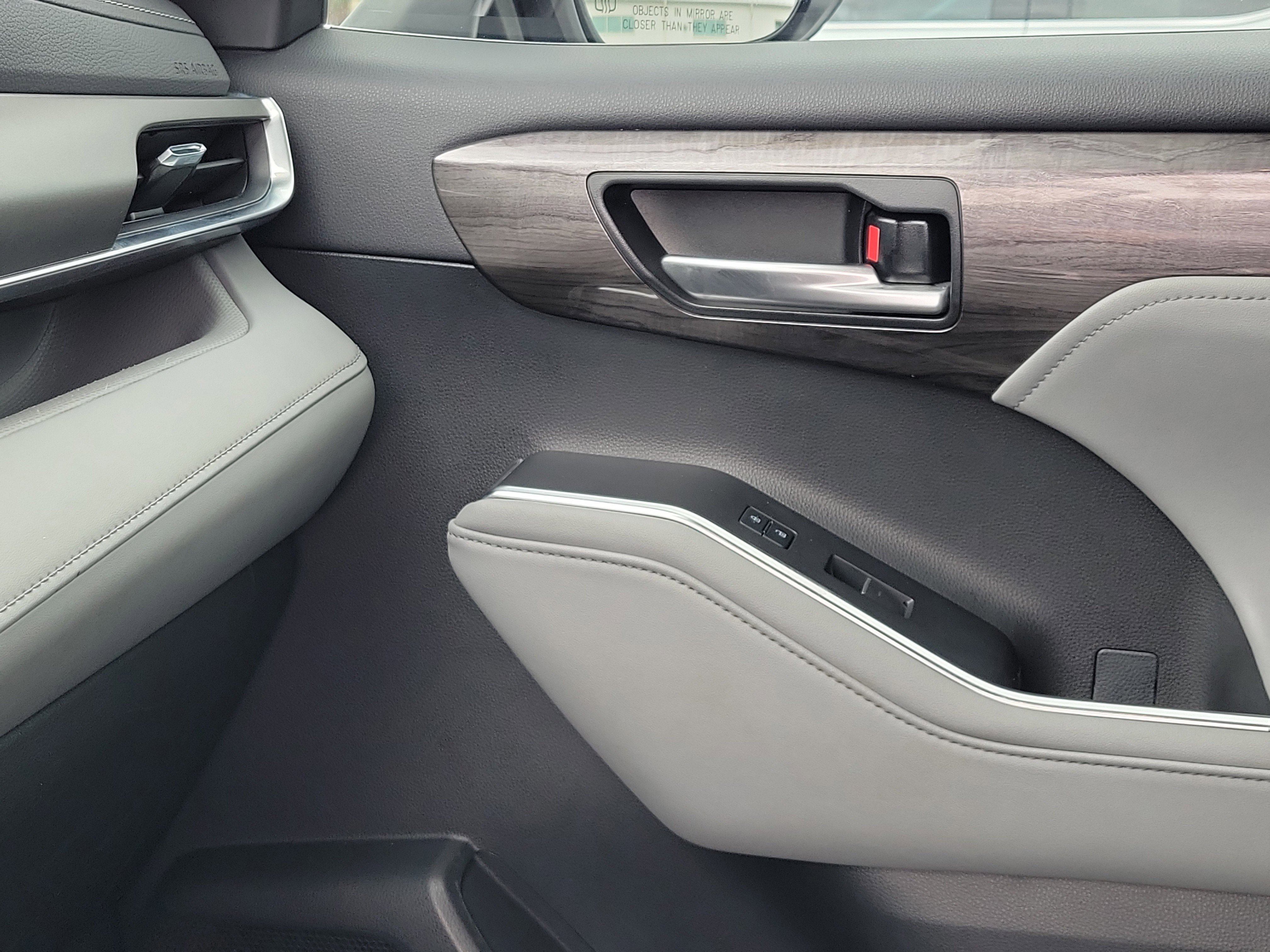 Used 2023 Wind Chill Pearl Toyota0 Limited image 29