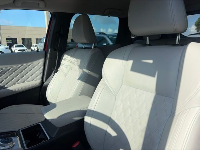 Used 2023 Red Mitsubishi SEL image 4