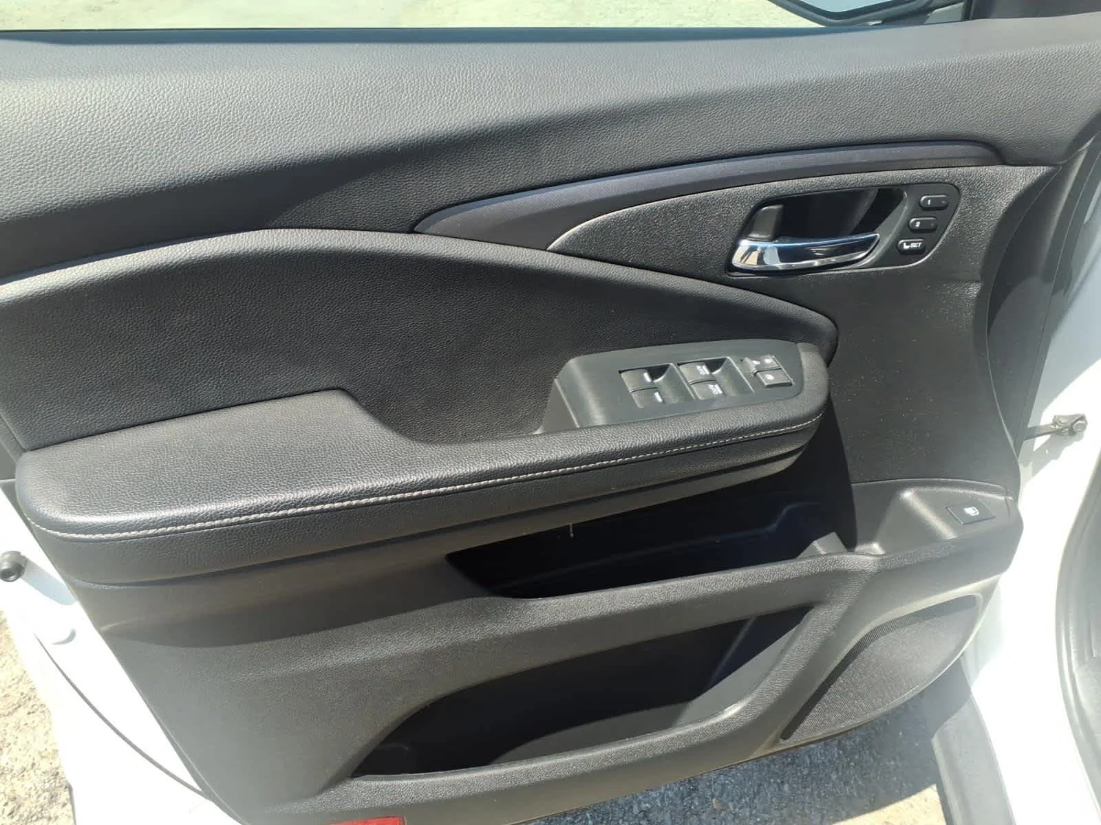 Certified Used 2023 Platinum White Pearl Honda RTL image 17