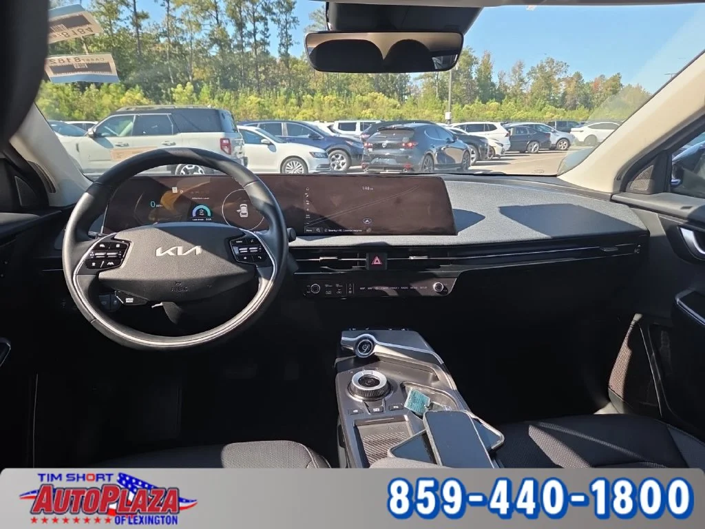 Used 2022 White Kia Wind image 6