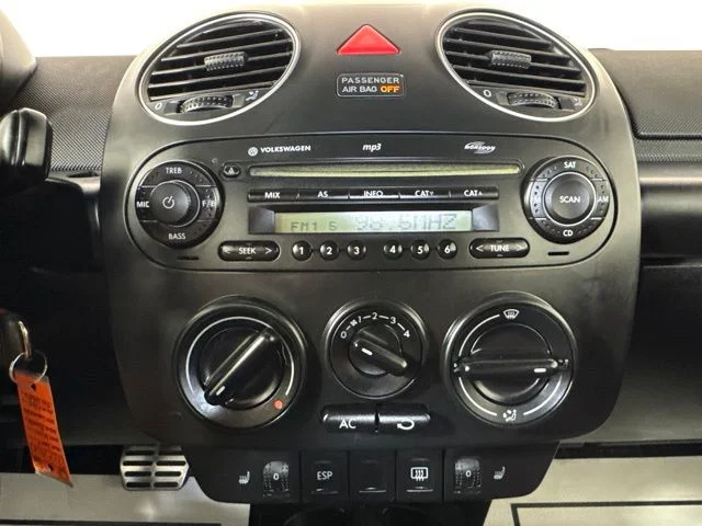 Used 2009 Silver Volkswagen 2.5L image 13