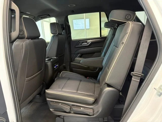 Used 2025 White GMC Elevation image 19