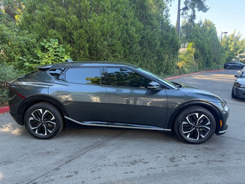 Used 2024 Interstellar Gray Kia Wind image 1