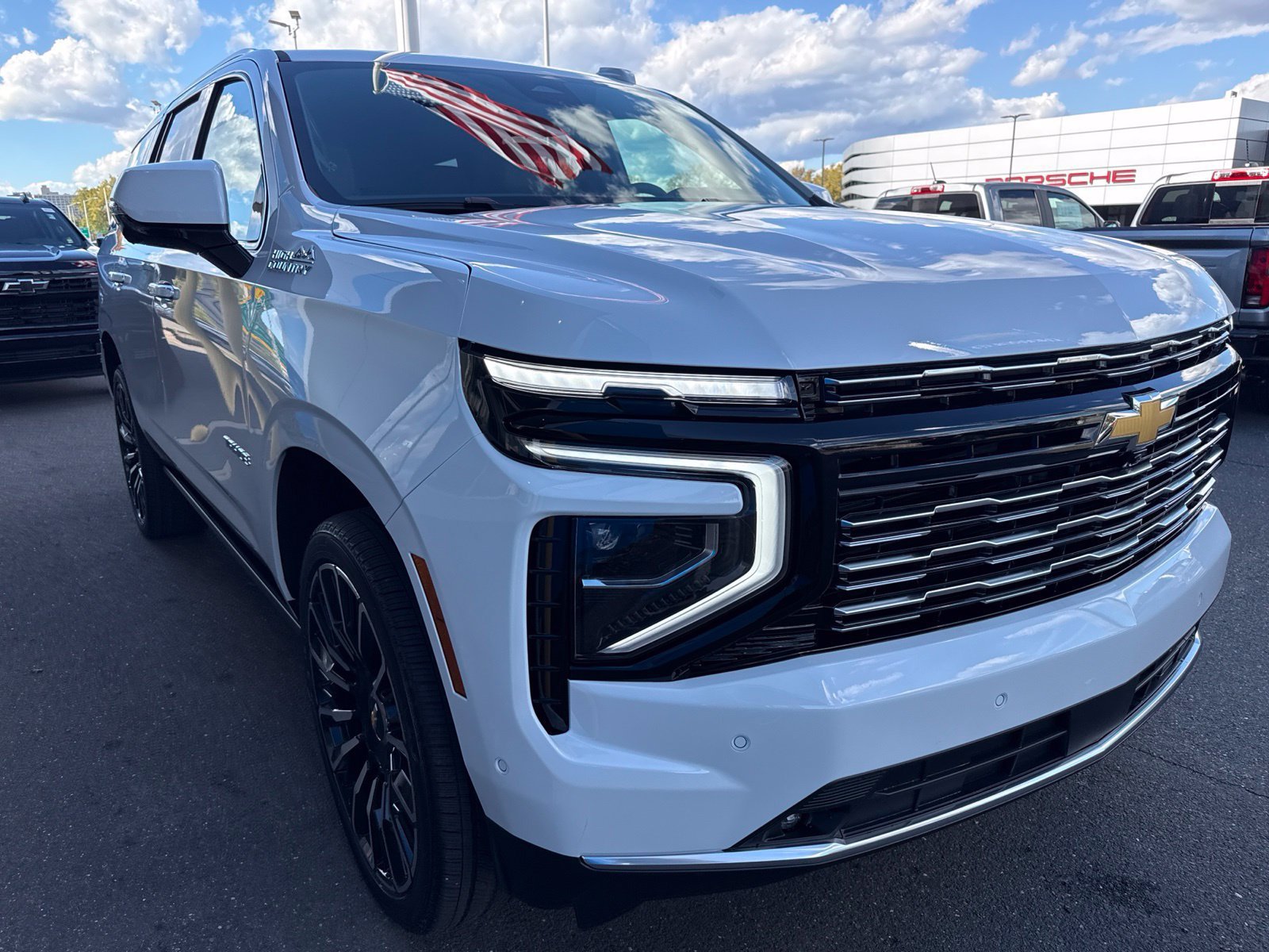 New 2026 Polar White Tricoat Chevrolet High Country Deluxe with 24in Wheels - Technology & Entertainment - Super Cruise - Panoramic Sunroof - Get Active Package image 4