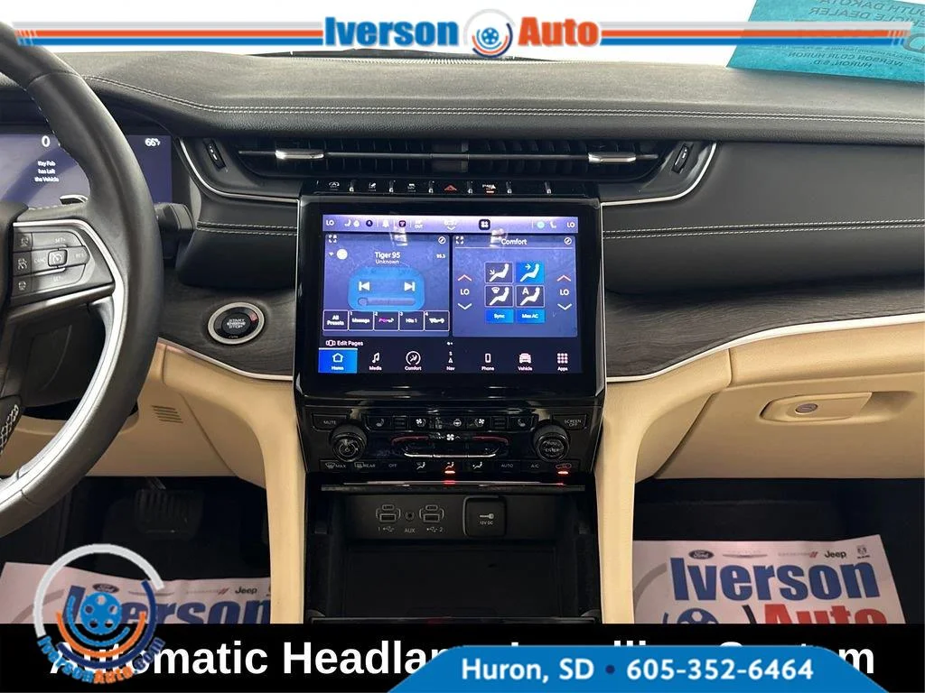 Used 2022 Baltic Gray Metallic Clearcoat Jeep Limited image 28