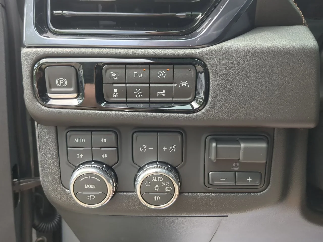 New 2026 Sterling Metallic GMC AT4 image 18
