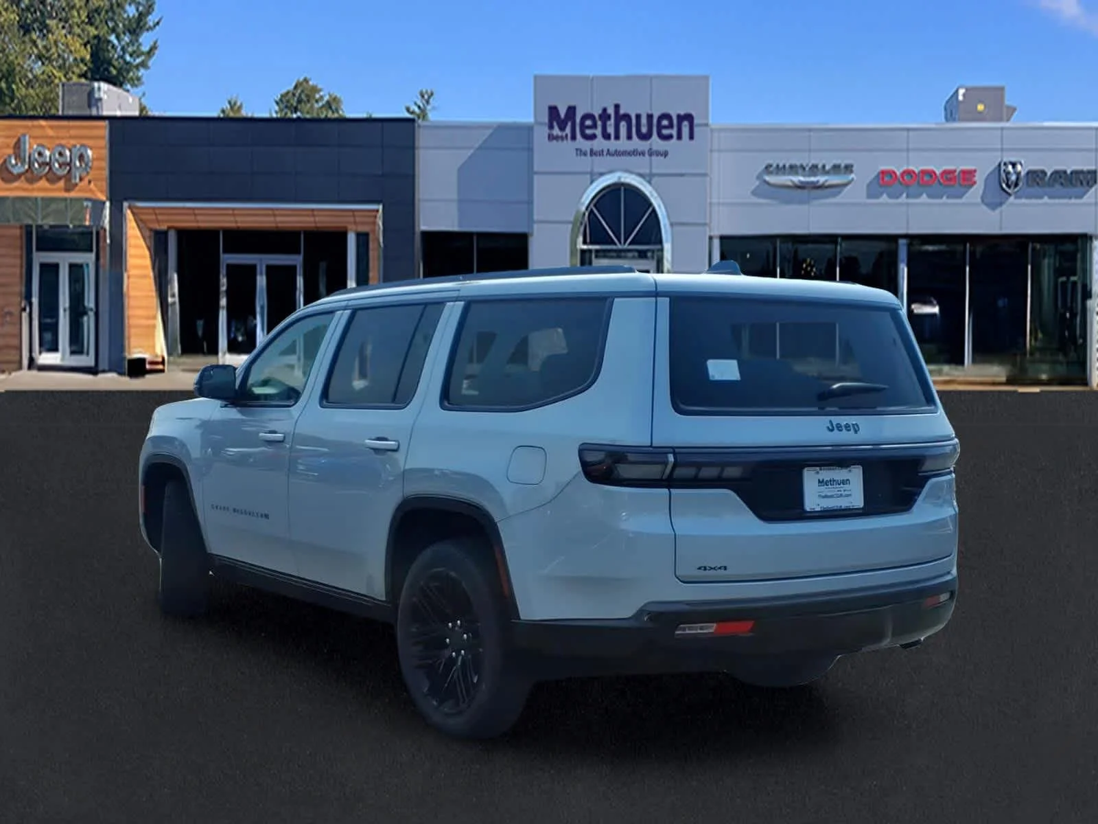 New 2026 Silver-Zynith Exterior Paint Jeep Limited Reserve image 5