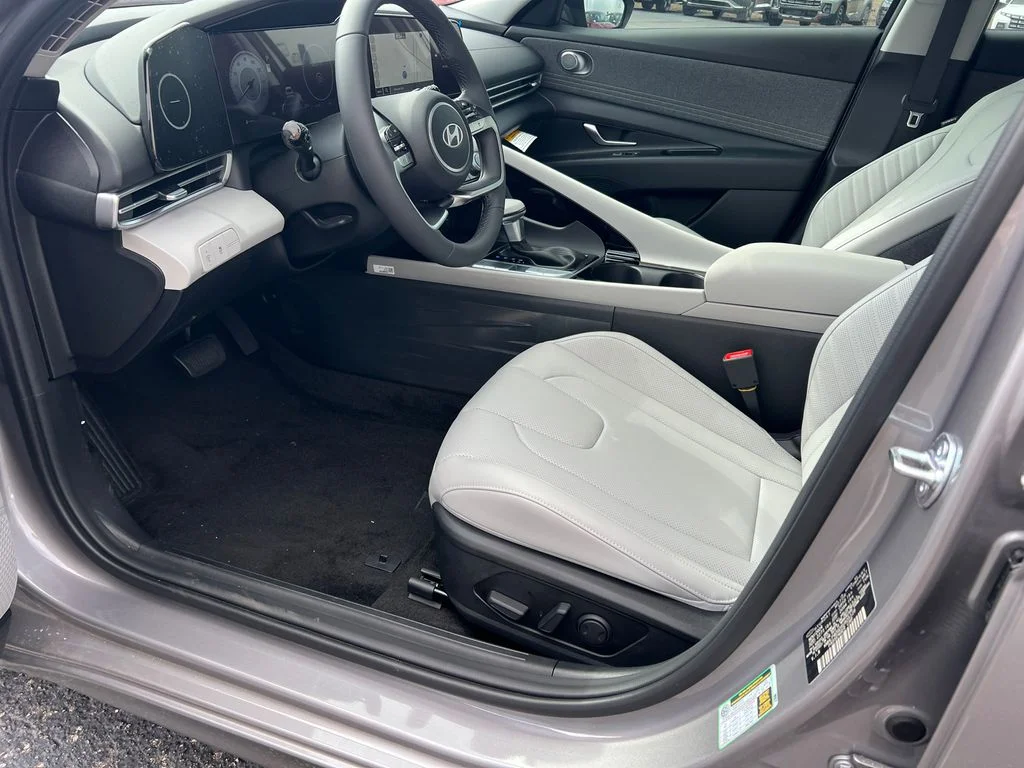 Used 2025 Silver Hyundai Limited image 9