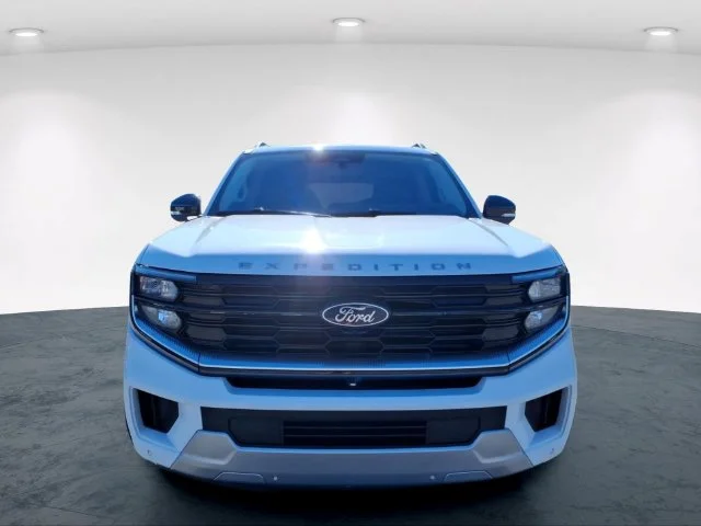 Used 2025 White Ford Platinum image 4