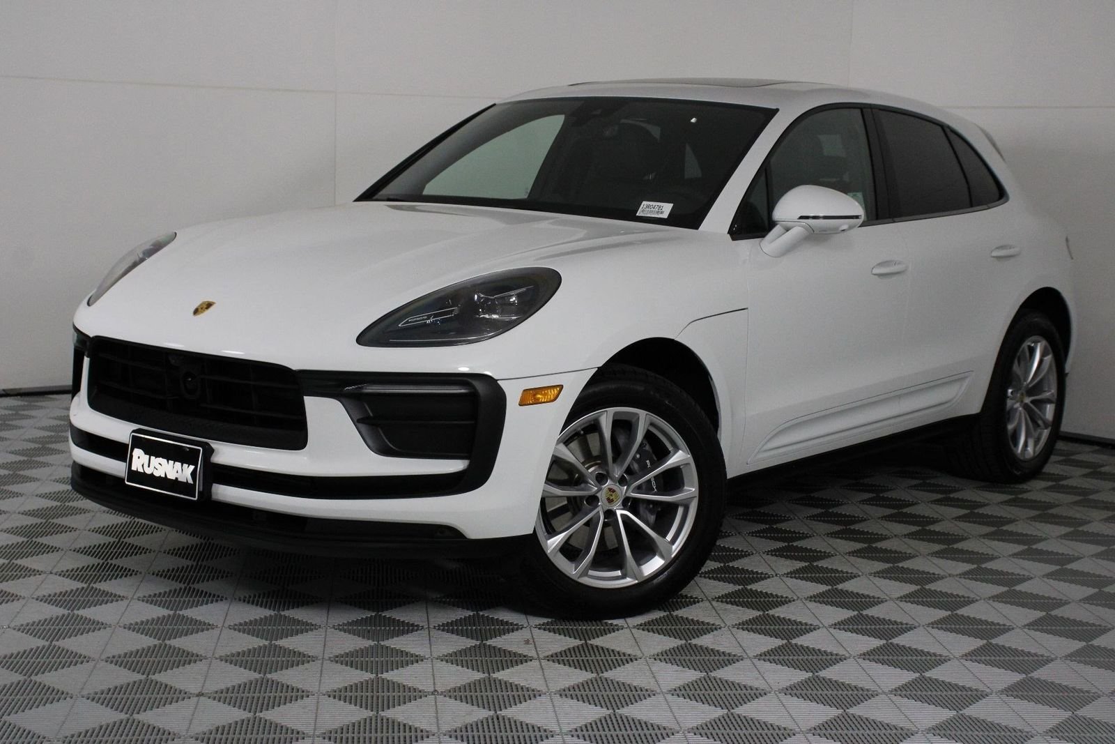 2026 Porsche Macan -'s photo